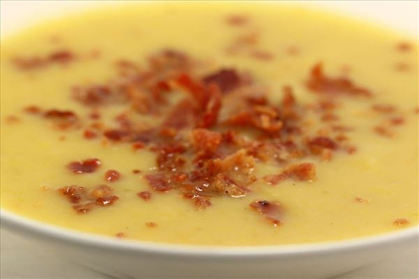 Kartoffelsuppe med knust bacon