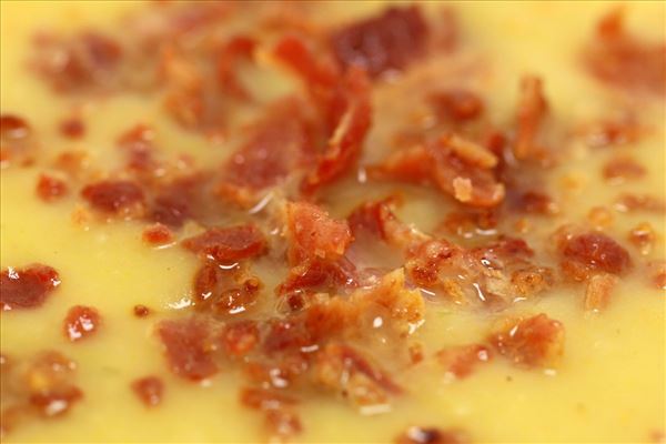 Kartoffelsuppe med knust bacon