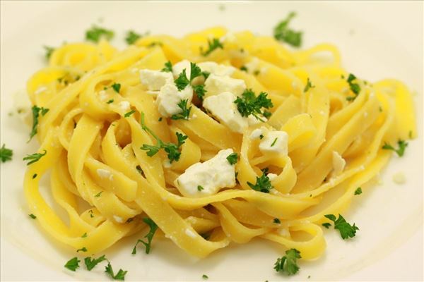 Pastasalat med feta og persille