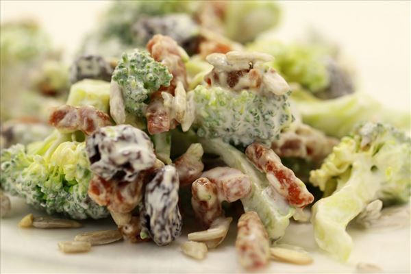 Broccolisalat med creme fraiche