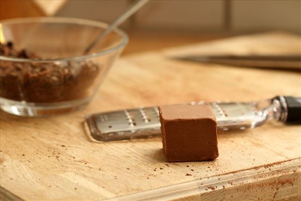 Islagkage med chokolade og nougat