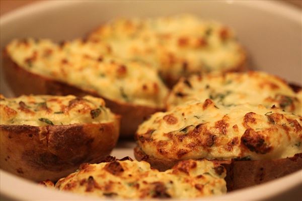 Luftige bagekartofler med persille