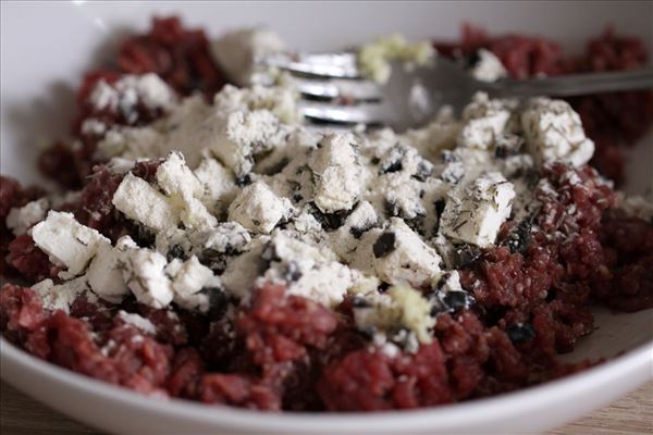 Græske bøffer med feta og oliven