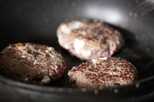 Græske bøffer med feta og oliven