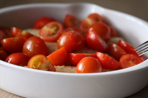 Torsk med rejer og bagte tomater