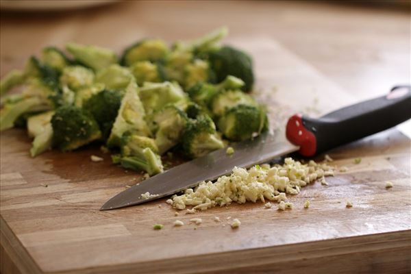 Hvidløgssvitset broccoli 