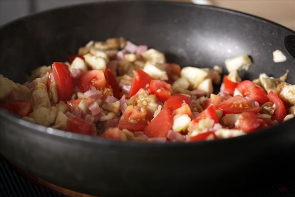 Fyldt aubergine med skinke og ost