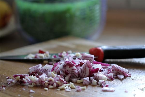 Varm spinatsalat med tomat og fetaost