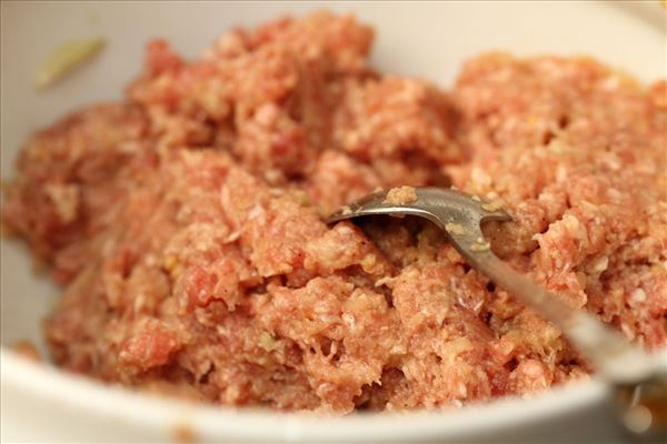 Frikadeller med rødkålsråkost