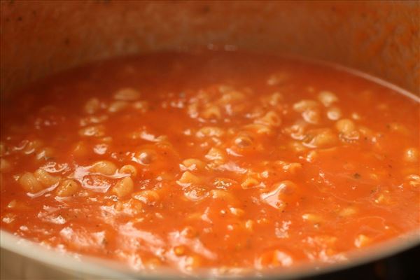 Nem tomatsuppe med flute