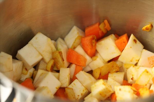 Cremet grønsags- og linsesuppe