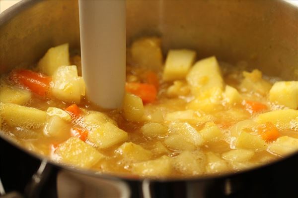 Cremet grønsags- og linsesuppe