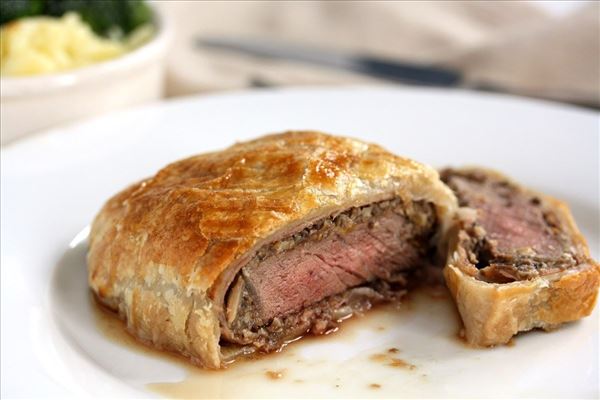 Mini beef wellingtons