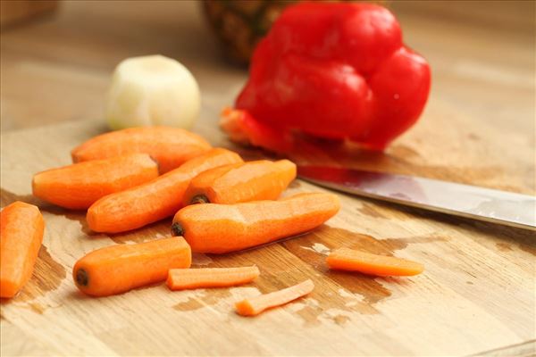 Risret med oksekød, gulerod og peberfrugt