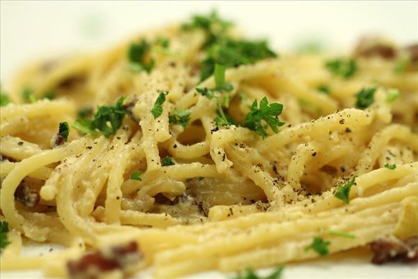 Spaghetti alla carbonara med hvidvin