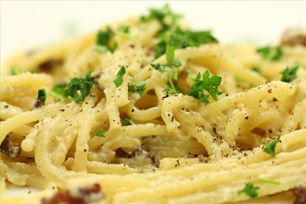 Spaghetti alla carbonara med hvidvin