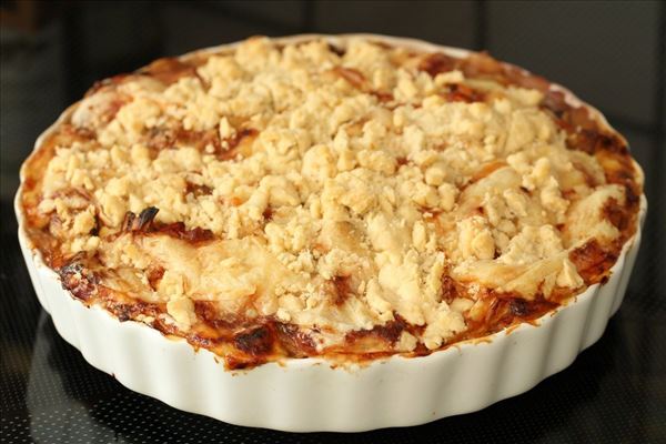 Auberginetærte med tomater og champignon