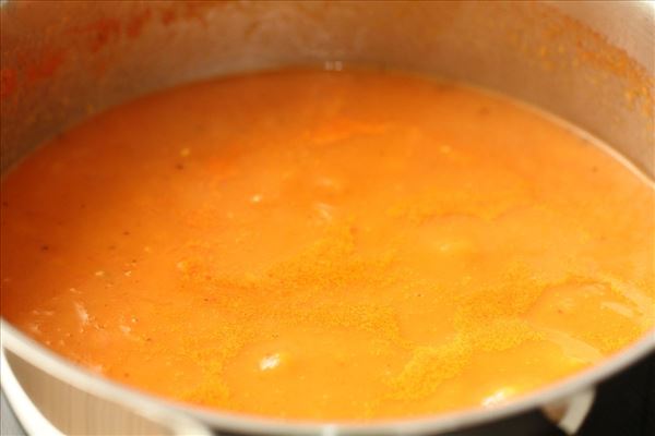 Linse-tomatsuppe med chili og karry