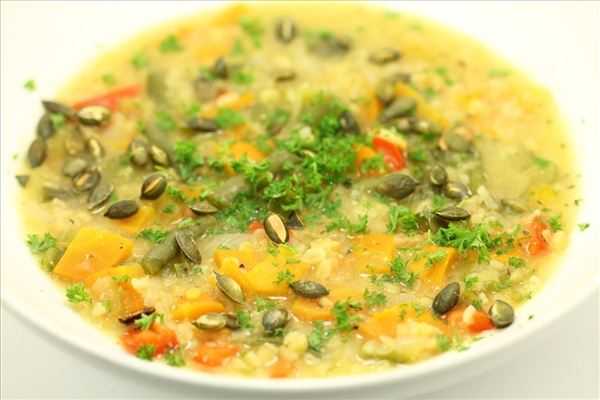 Efterårssuppe med røde linser og bulgur