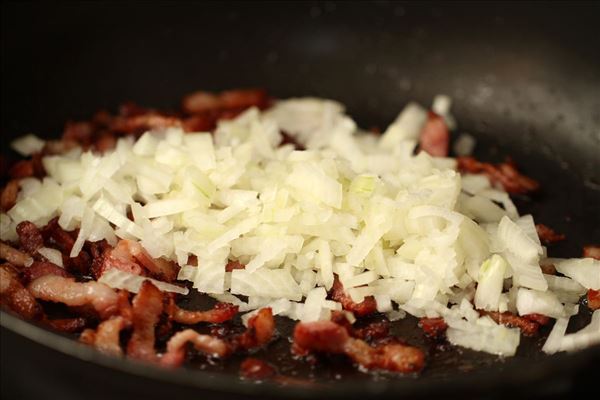 Kylling i mornay med majs, ærter og pasta