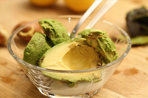 Avocado dip med hvidløg og citron (guacamole)