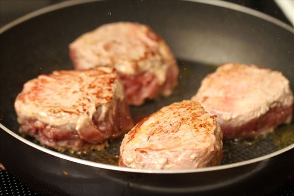 Tournedos med parmaskinke og gorgonzolaost