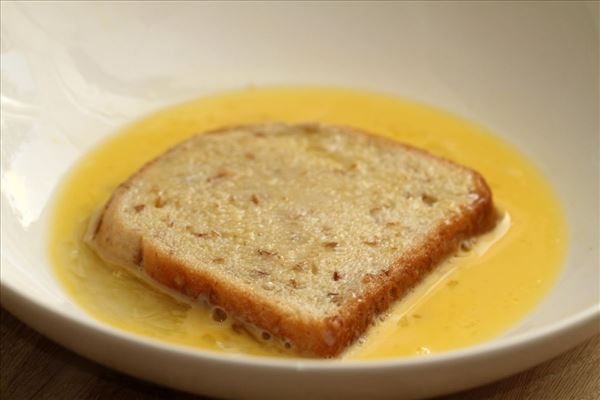 Søde toast med æg og sukker