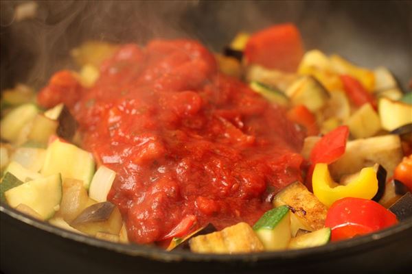 Pasta med parmaskinke og ratatouille