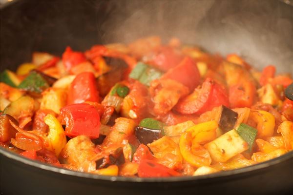 Pasta med parmaskinke og ratatouille