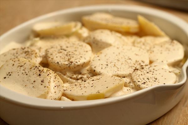 Kartoffelgratin med koteletter