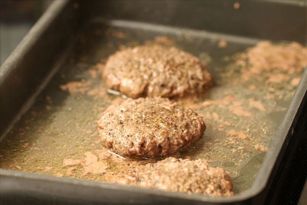 Bøf med ærter og hjemmelavede pomfritter