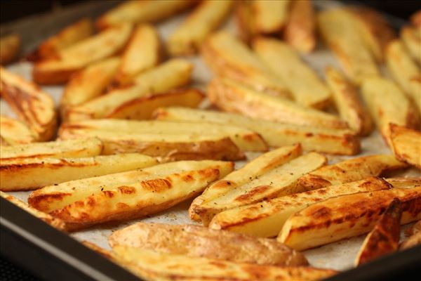 Bøf med ærter og hjemmelavede pomfritter