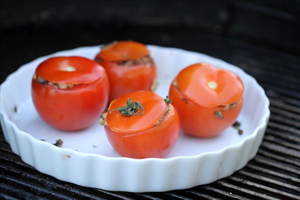 Culottesteg med svampefyldte tomater