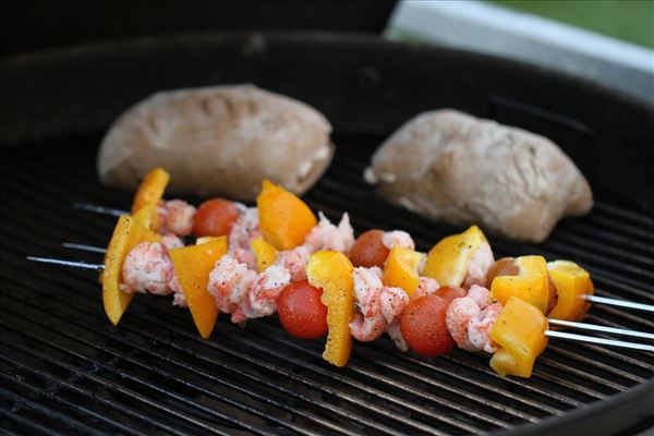 Grillet jomfruhummer på spyd med salat