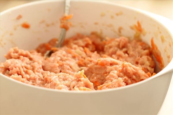 Gulerodsfrikadeller med kold kartoffelsalat