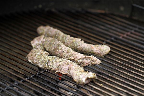 Grillet lammemørbrad med bagte kartofler