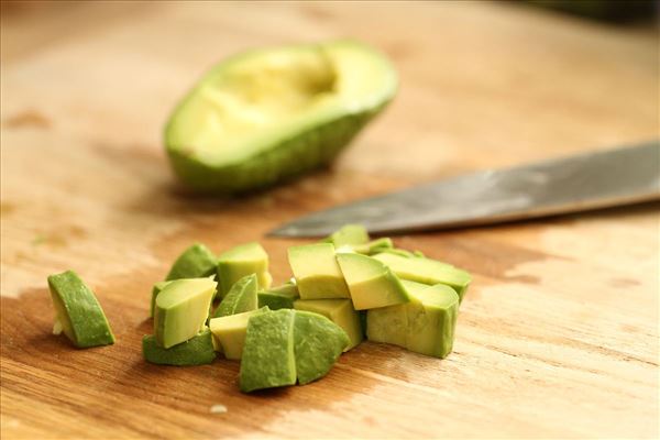 Grøn salat med asparges og avocado