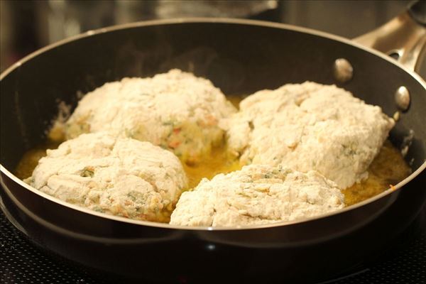 Courgette/gulerod bøffer med peberfrugtsalat