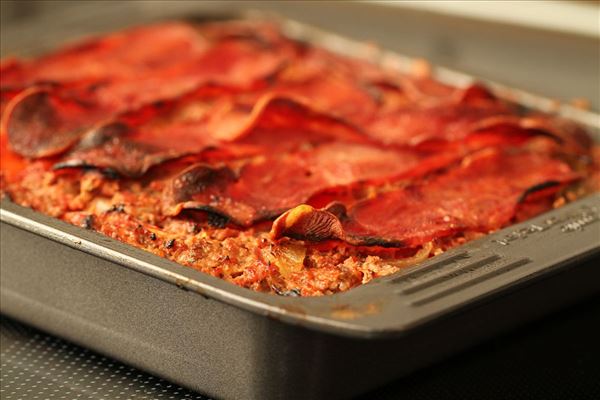 Tomatfad med hakket oksekød og kartofler