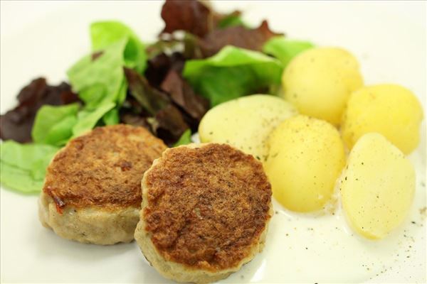 Kalkunfrikadeller med chili og nye kartofler