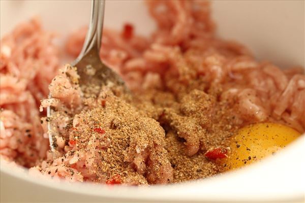 Kalkunfrikadeller med chili og nye kartofler