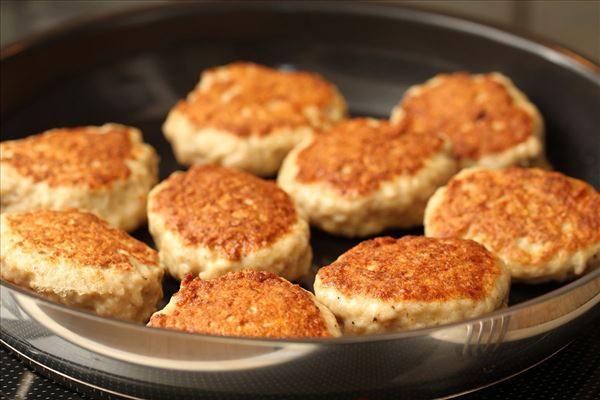 Kalkunfrikadeller med chili og nye kartofler