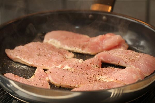 Kalkunburger med grøntsager og ost