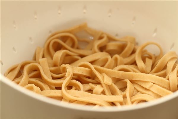 Kødboller i hjemmelavet tomatsauce med pasta