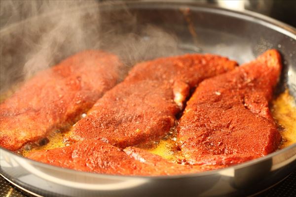 Paprikaschnitzel med peberfrugt og ris