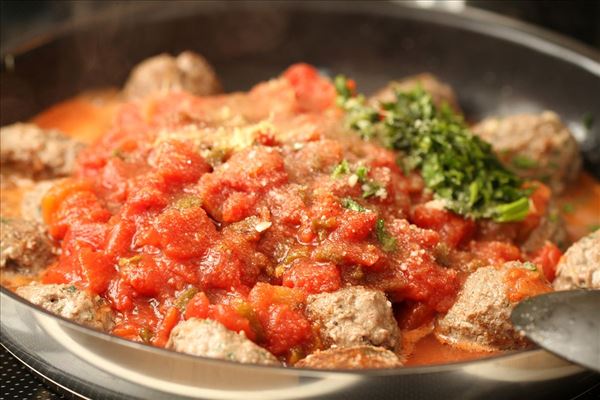 Italienske kødboller med parmesan i tomatsauce