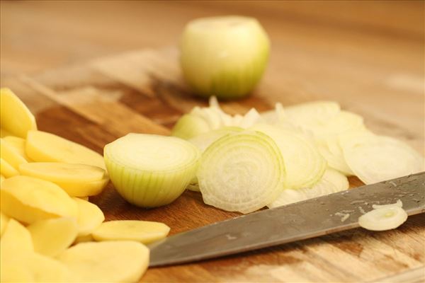 Glaseret hamburgerryg med flødekartofler