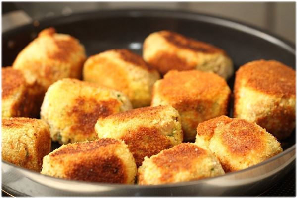 Tunfrikadeller med persille og sennep