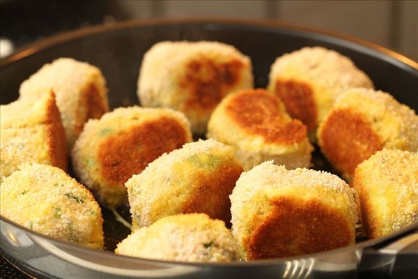 Tunfrikadeller med persille og sennep