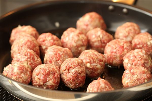 Stegte kødboller med cayennepeber